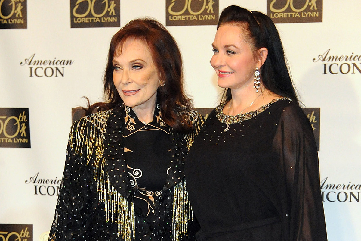 Are Crystal Gayle And Loretta Lynn Sisters? Siblings And Family Explored