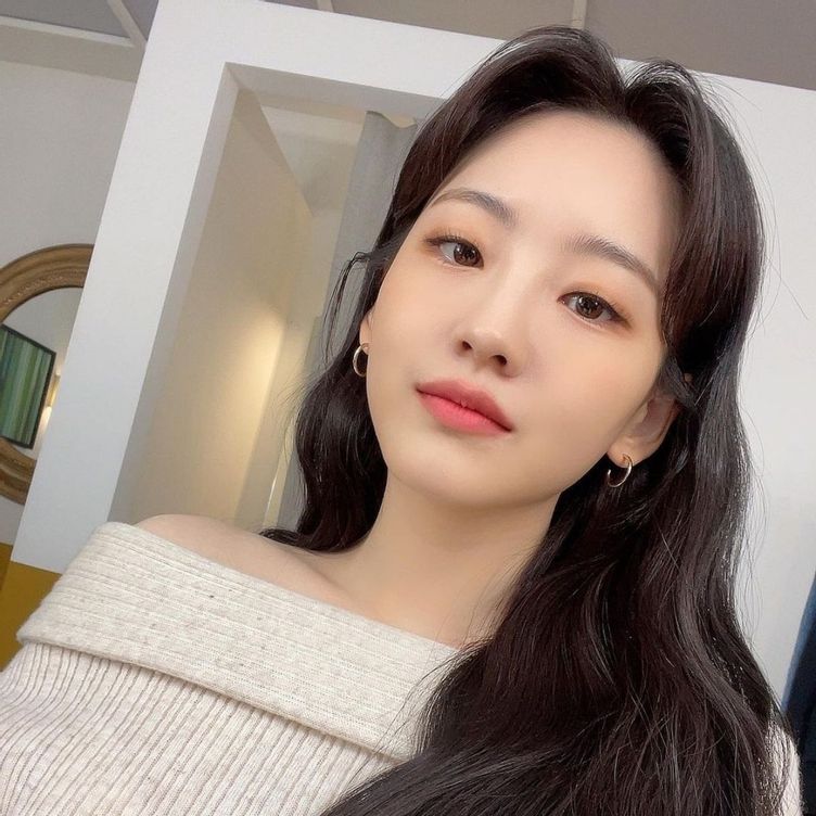 Who Is Cho Yi-Hyun Boyfriend? Details About Her Relationship Timeline And Dating History