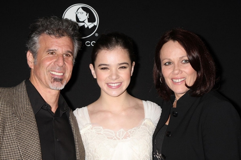 Who Are Hailee Steinfeld Parents Peter And Cheri?