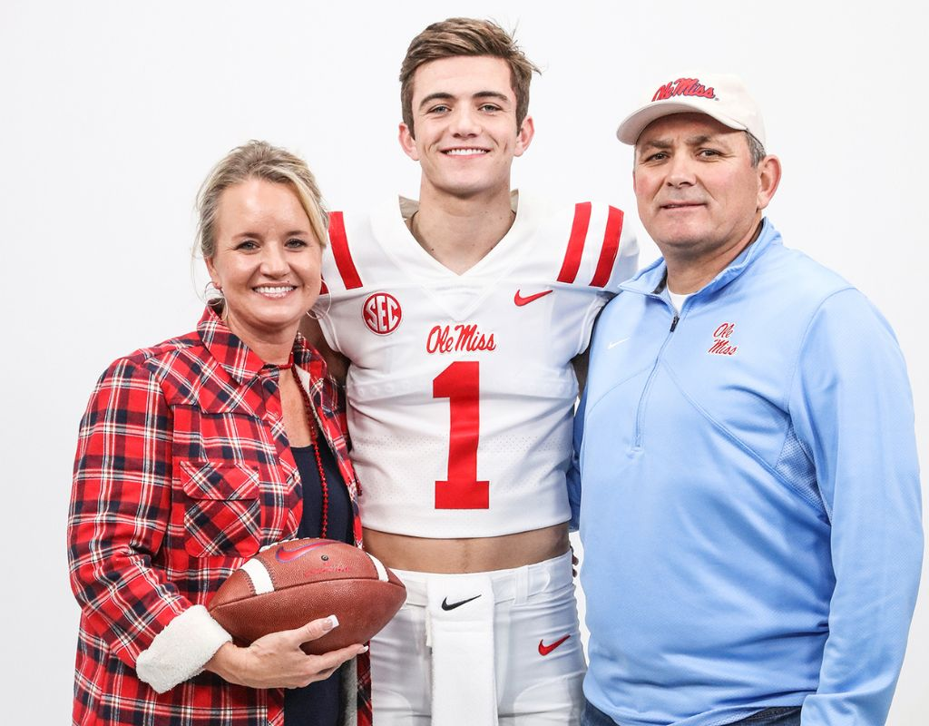 Who Are Football Player Kade Renfro Dad And Mom?